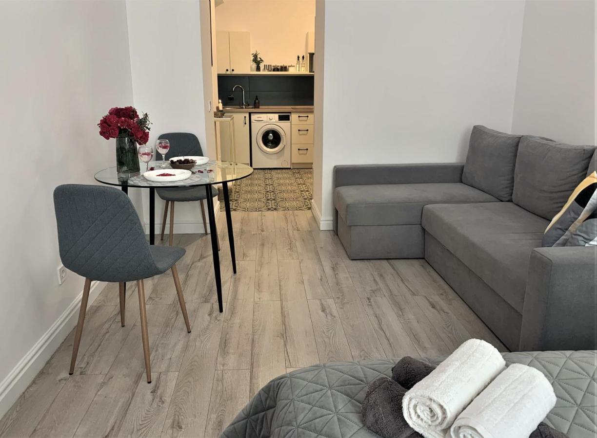Iris Apartment On Popovich Leopoli Esterno foto